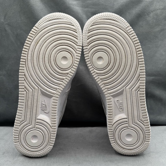 Nike Air Force 1 Low ’07 Triple White Women’s Size 7 Classic Sneakers - Picture 12 of 14